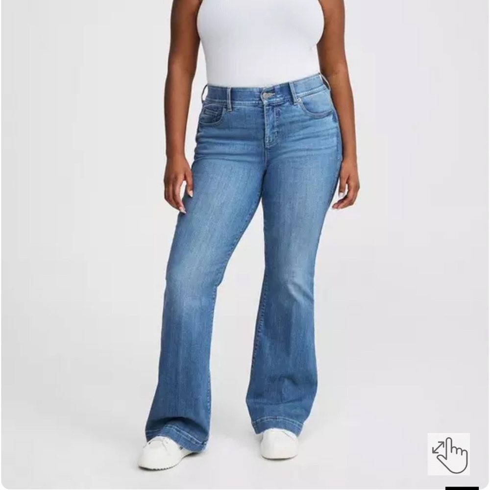 Torrid Bombshell High-Rise Flare Jean size 24 Tall